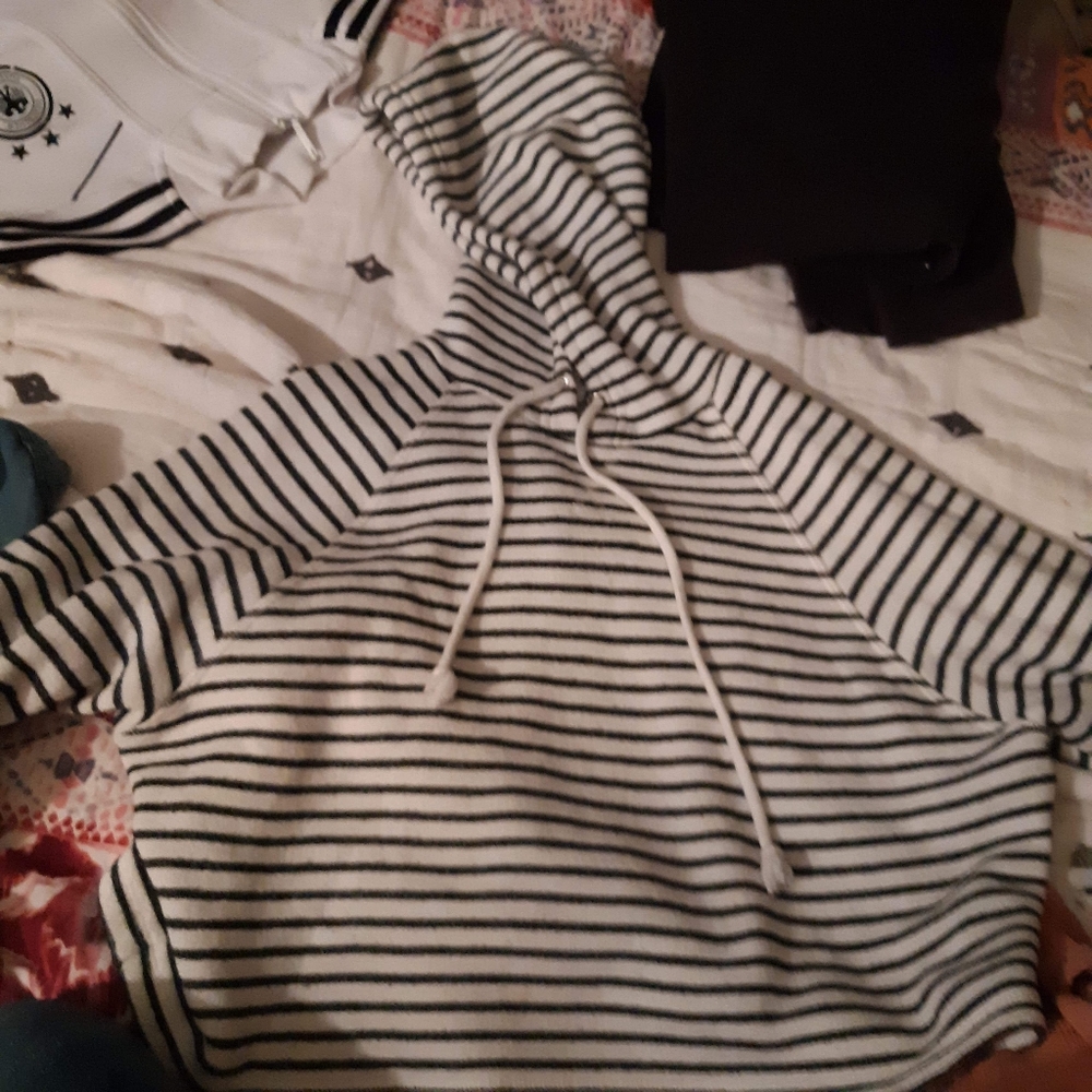 H&M crop sweatshirt